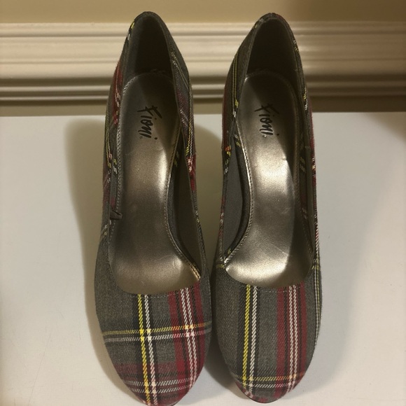 FIONI Clothing Red and Gray Plaid Heels - Picture 7 of 8